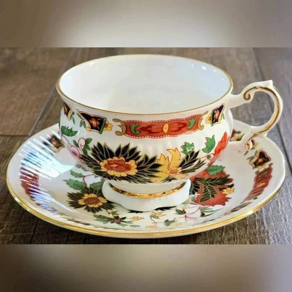 Vintage Oriental Elizabethan Fine Bone China Teacup & Saucer England Imari Style